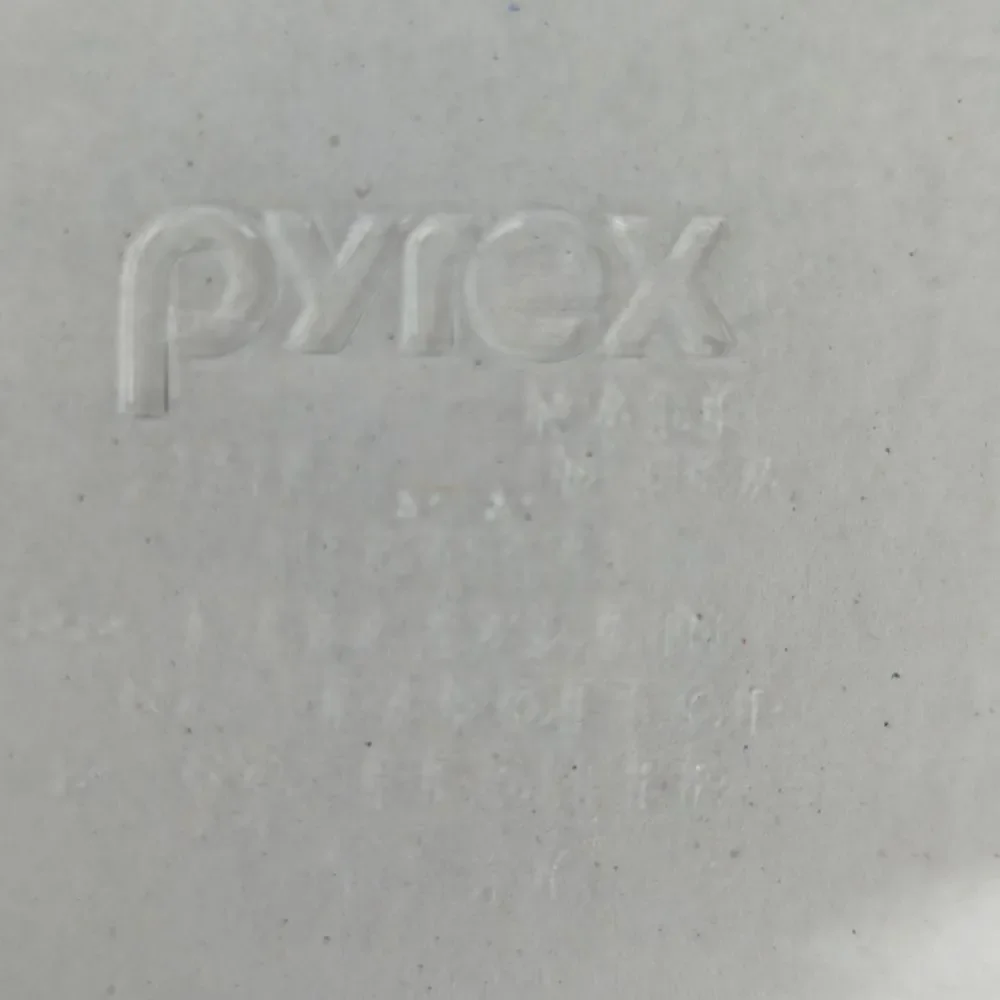 Vintage Mid-Century Pyrex Scalloped Loaf Plan 1.5 Qt